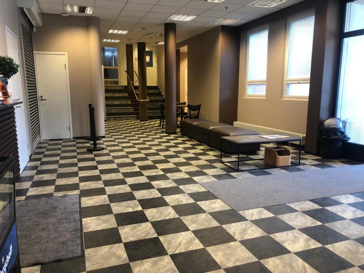 West Side Hotel - Housity