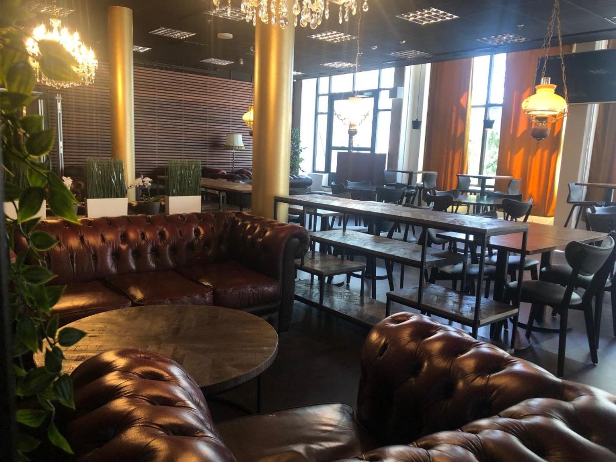 West Side Hotel - Housity