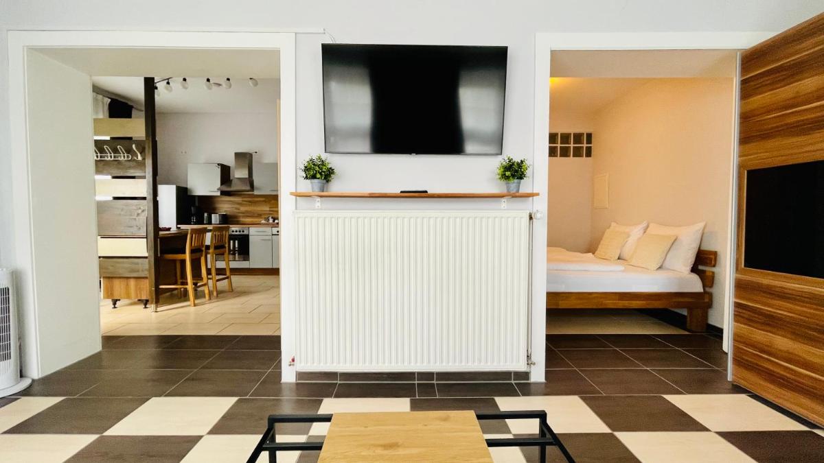 Nanis Hotel & Appartements - Housity