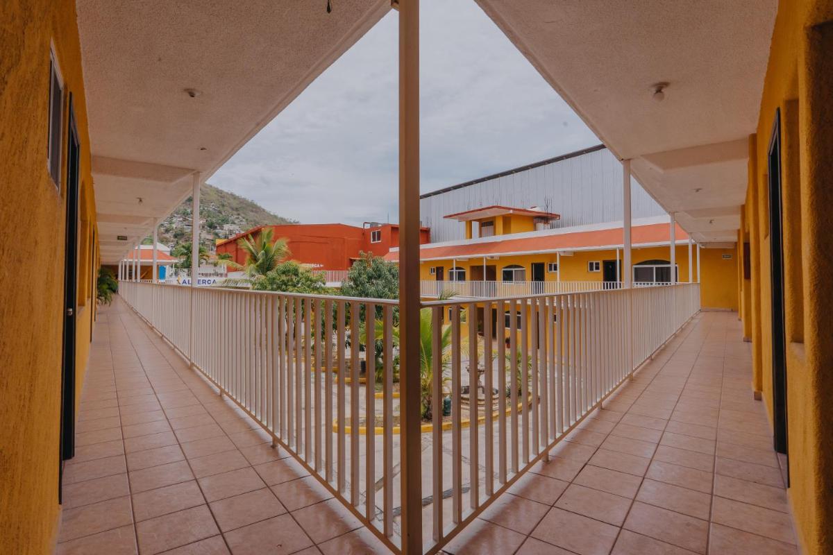 Hotel Rosalinda's - Housity