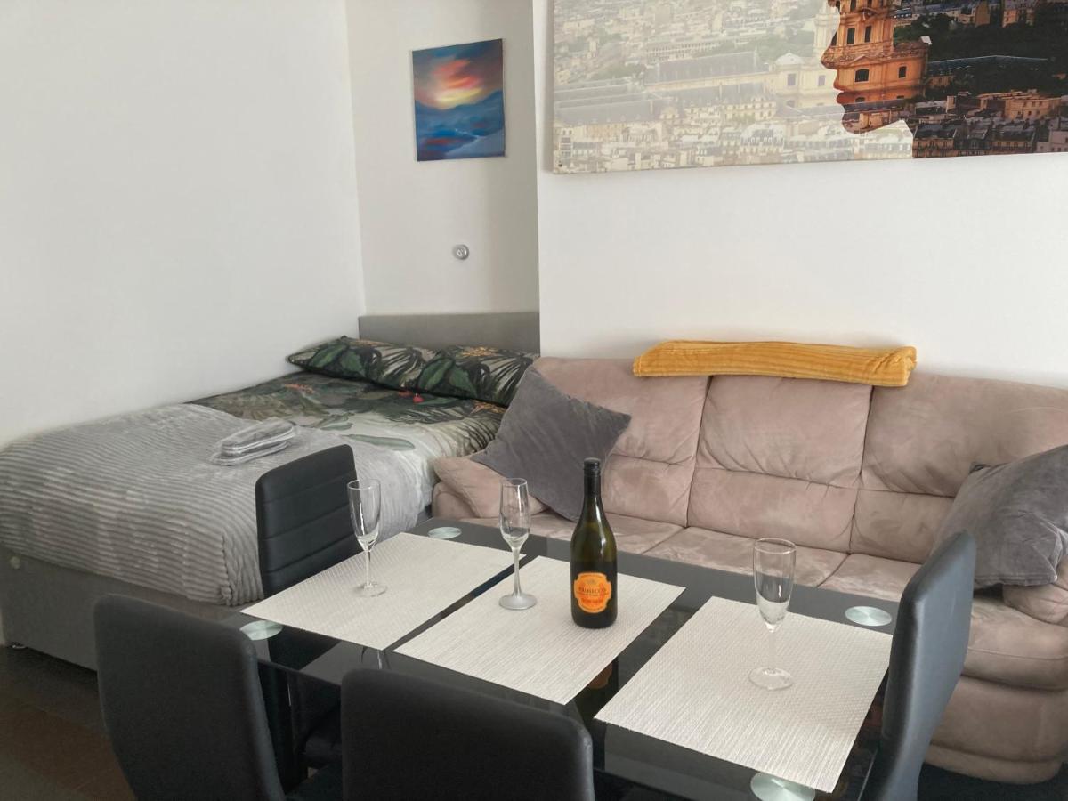 Jacuzzi Jungle City Centre - Housity