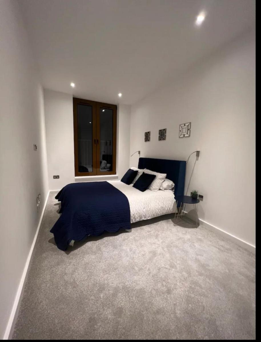 Suitetrails - Two Bedroom Modern Apartment in the Heart of St Albans!