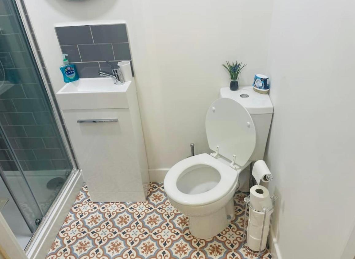 Beautiful, Modern Studio Apartment Derby - Housity