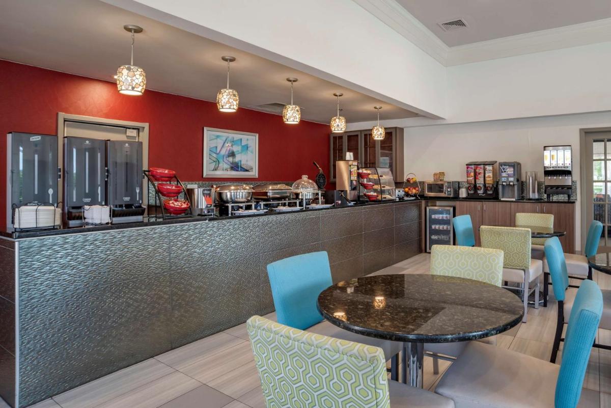 Best Western Carlton Suites - Housity