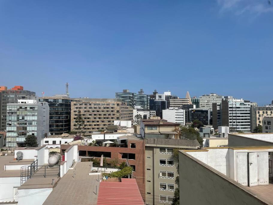 Cómodo y céntrico Apartamento en San Isidro - Housity