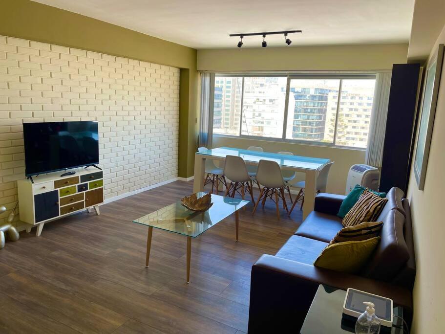 Cómodo y céntrico Apartamento en San Isidro - Housity