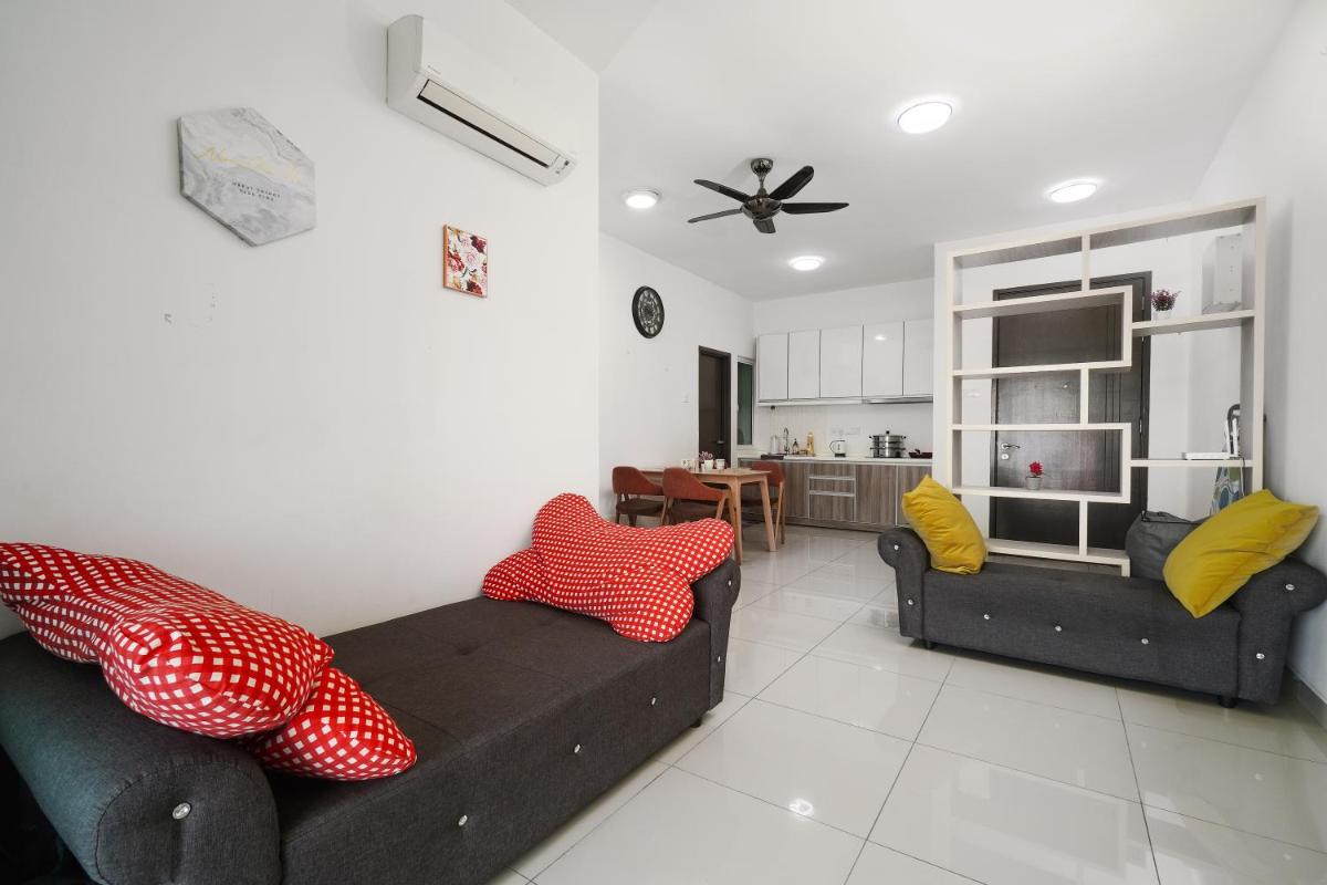 Suitetrails - LOVELY 2BR MAJESTIC CONDO 6 PAX POOL VIEW