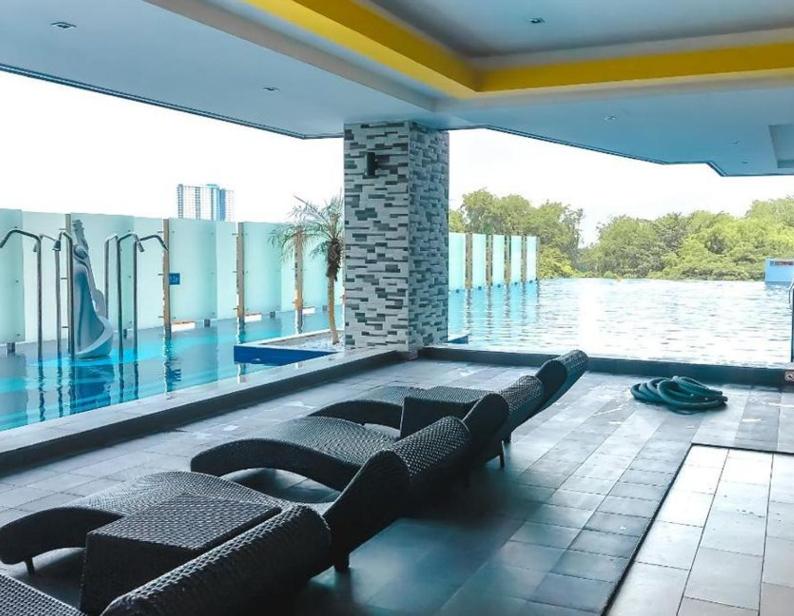 Suitetrails - LOVELY 2BR MAJESTIC CONDO 6 PAX POOL VIEW