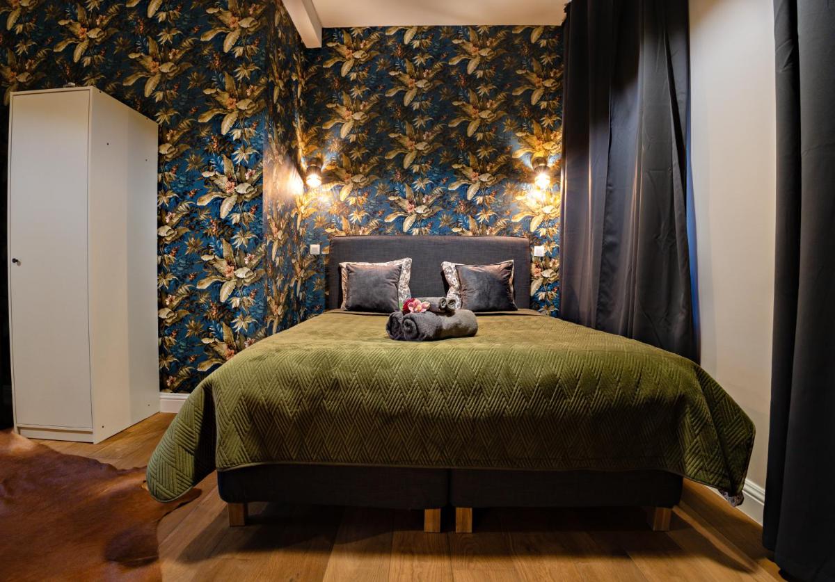Luxury Suites Ambassador - Housity