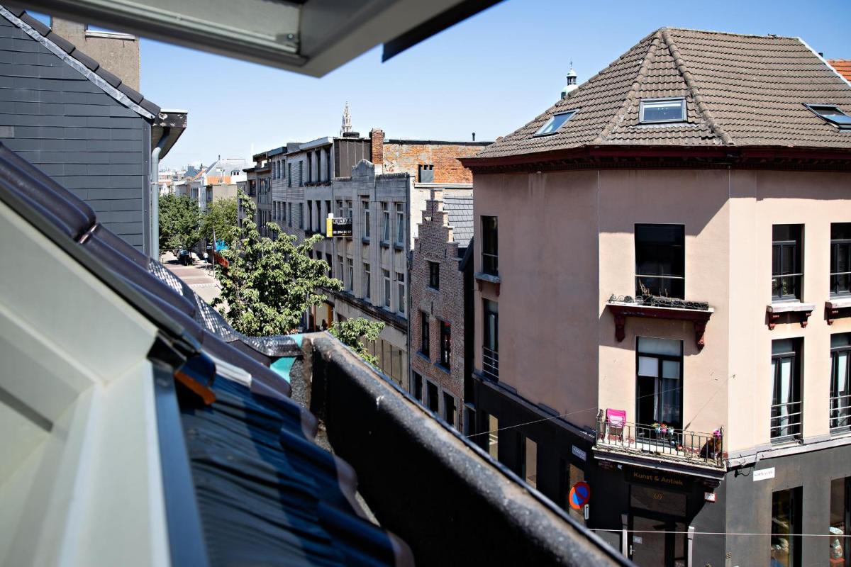 Luxury Suites Ambassador - Housity
