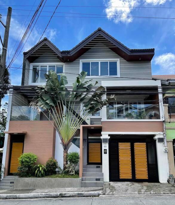 Modern Home near Ever Commonwealth - Wedding Prep with King Bed - Housity