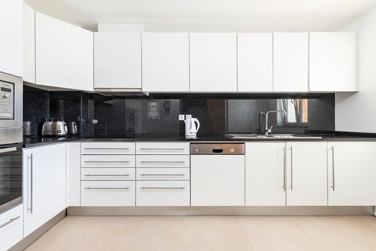 A cozinha ou kitchenette de Eden Villas & Apartments