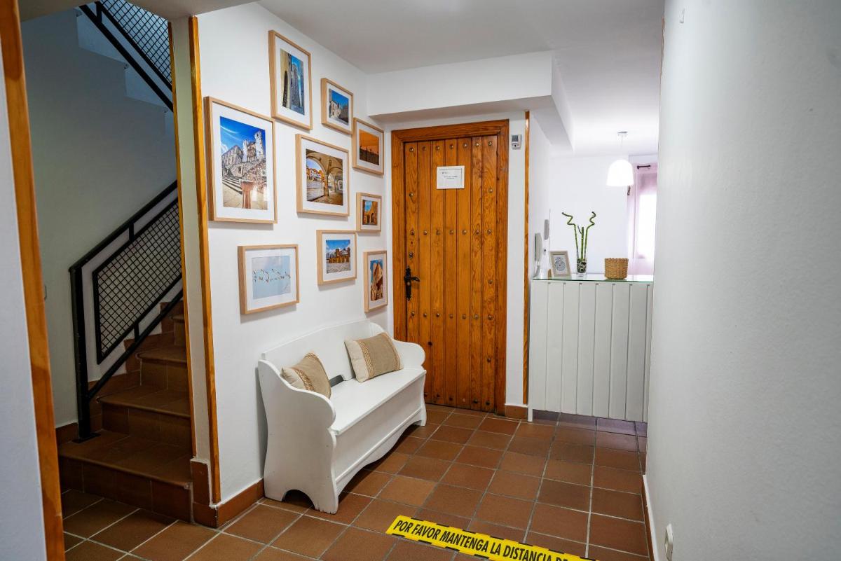 Hostal Plaza de Italia - Housity