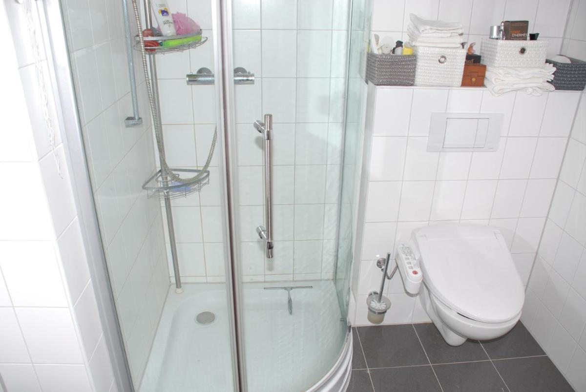 Suitetrails - Appartement like complete Suite with Terrasse, very close to centre, beautiful, superquiet, parking !!