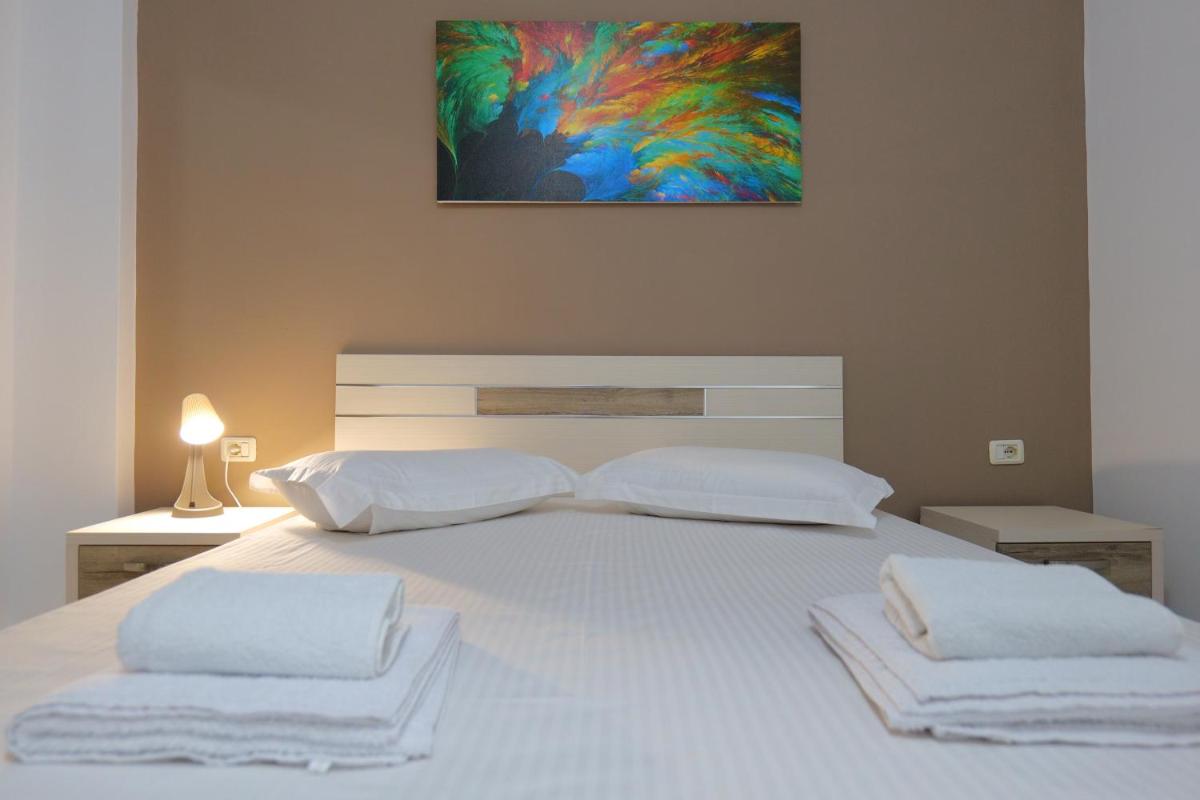 Saranda Inn Rooms & Apartments - Housity