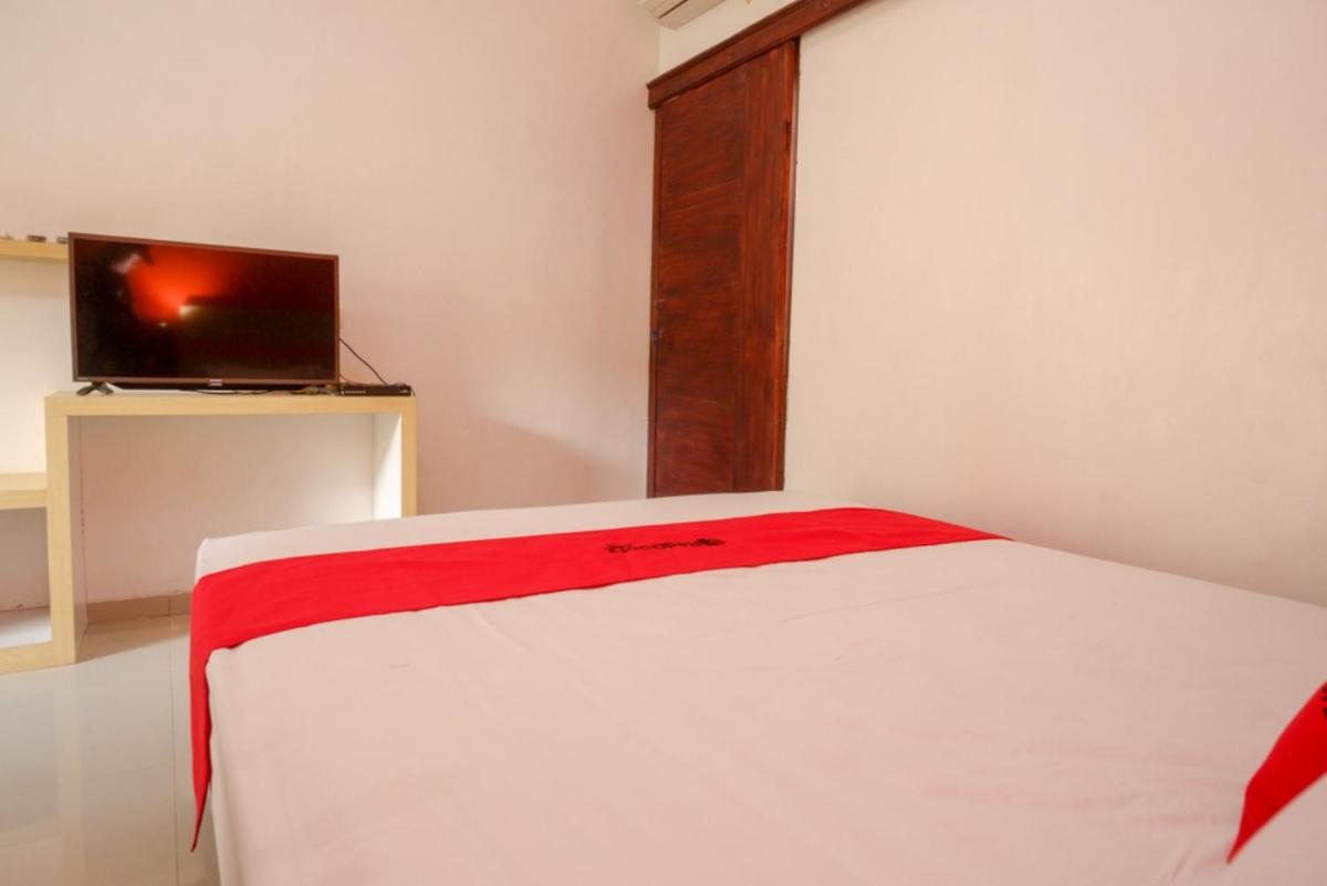 RedDoorz Syariah near Alun Alun Kota Rembang - Housity