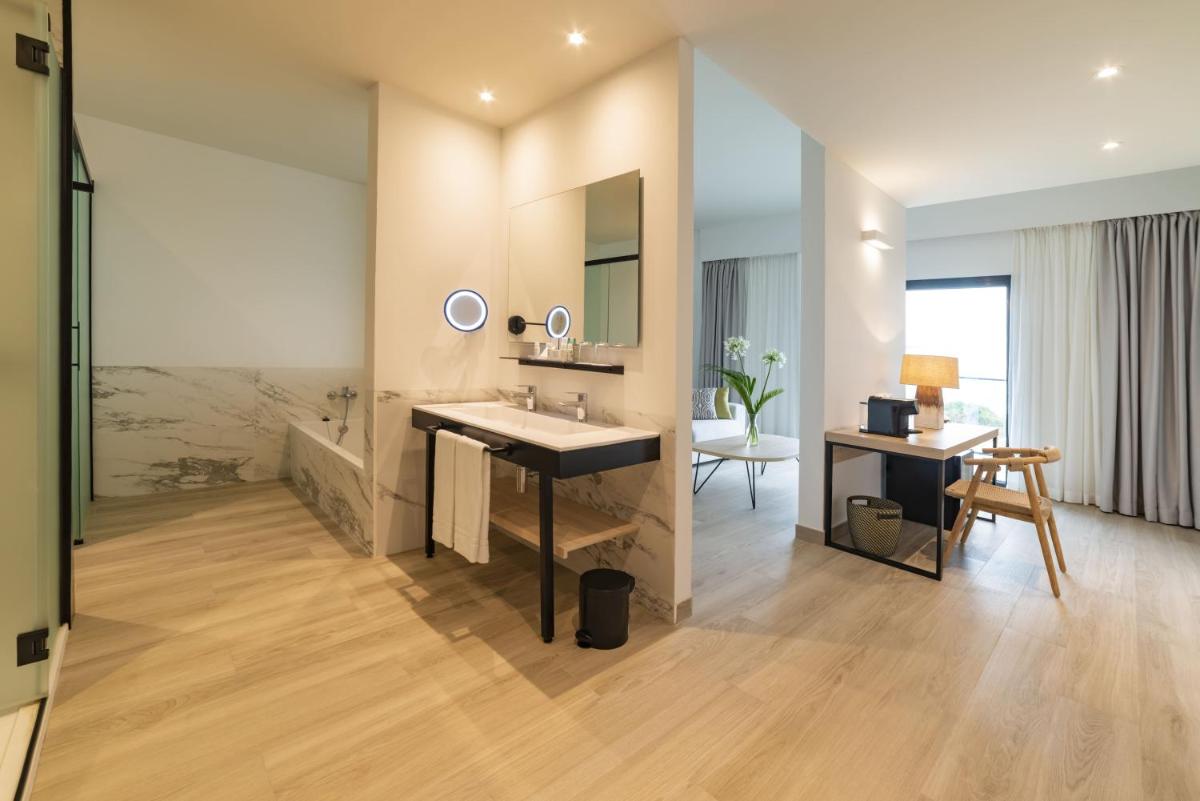 Imagen de la galería de Cabogata Beach Hotel, en Retamar