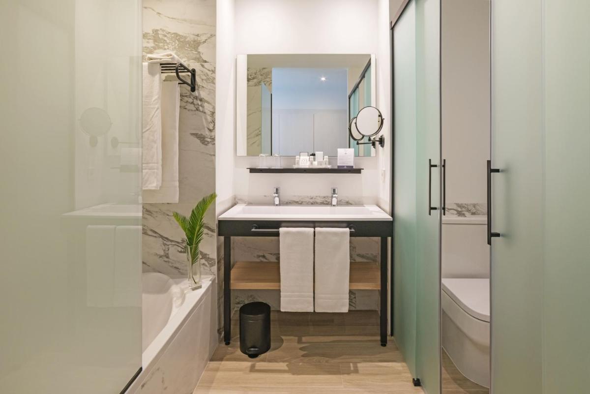 Un baño de Cabogata Beach Hotel