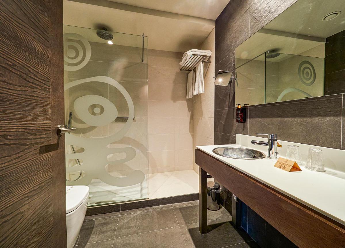 Un baño de La Piconera Hotel & Spa