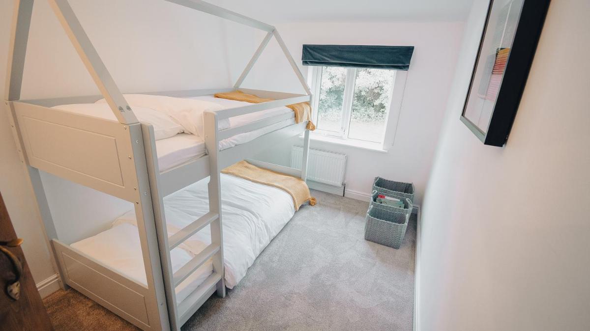 Pendle Hill Farm, Newchurch-In-Pendle, 4 Bedrooms - Housity
