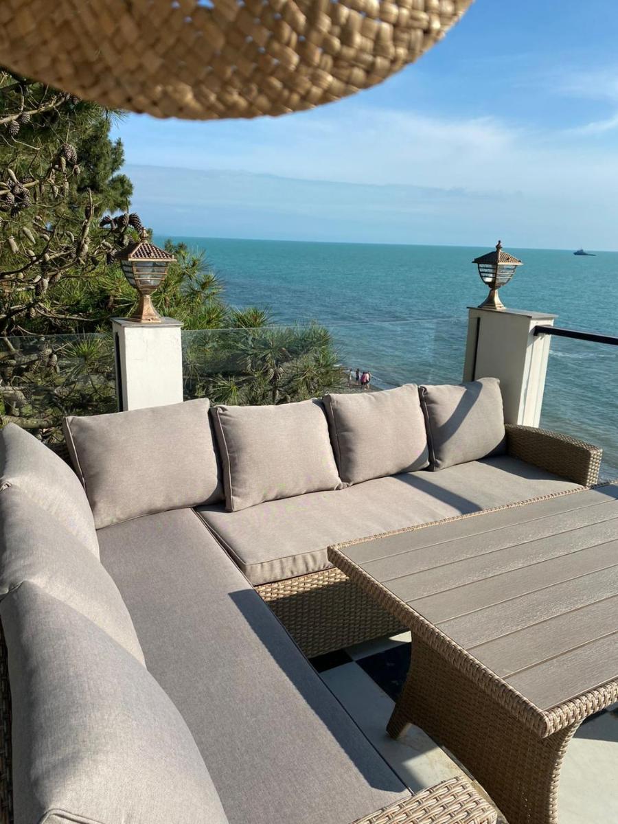 Claude Monet Seaside Hotel - Housity