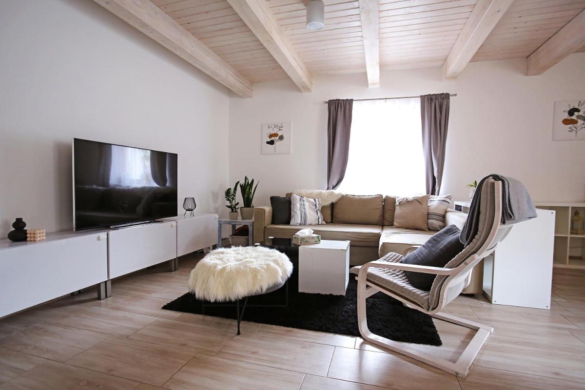 Husovka No135 - Housity
