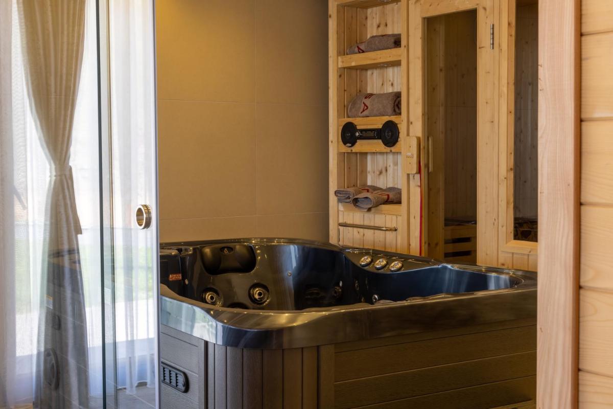 Suitetrails - Batllava Premium Resort Villa 1