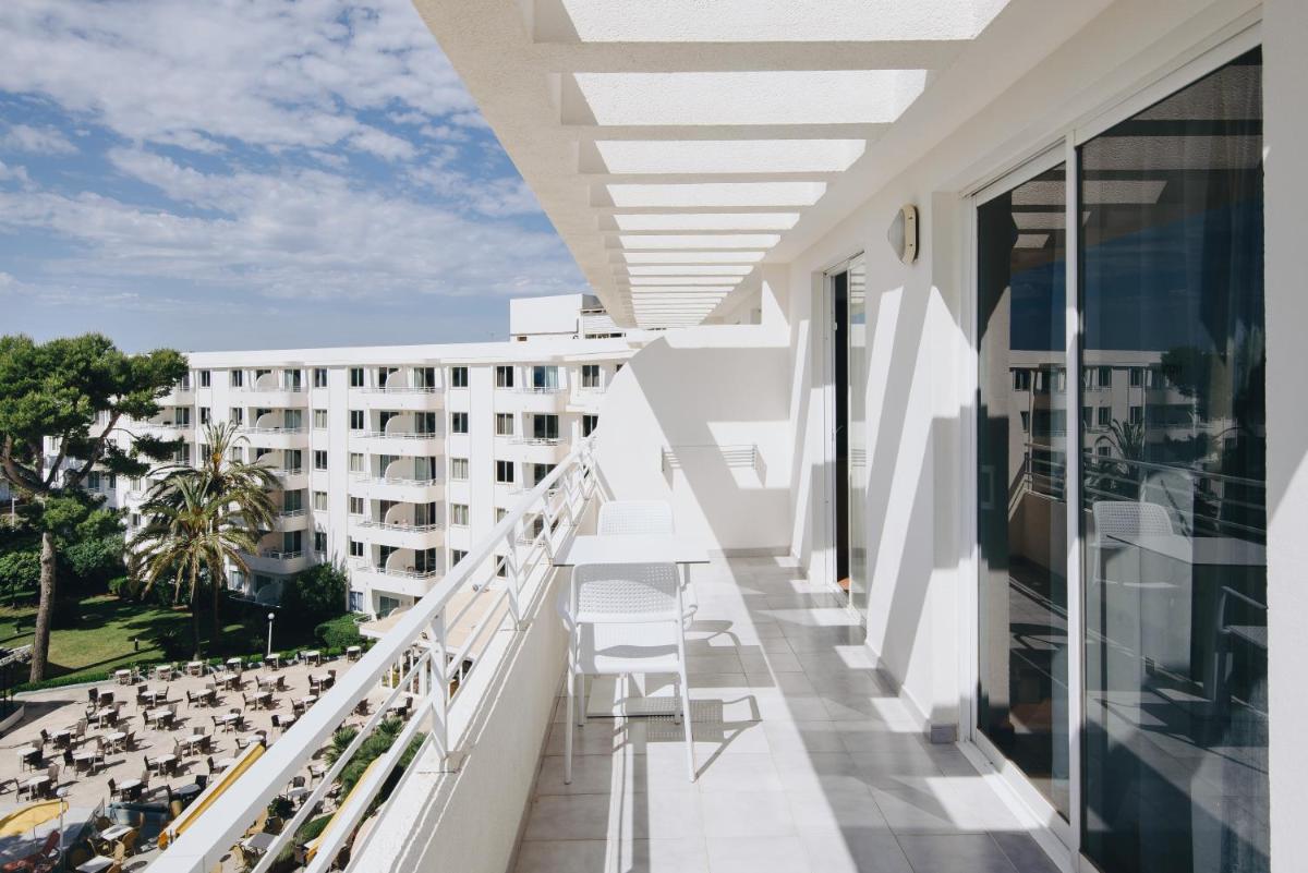 Un balcón o terraza de Hotel Ivory Playa Sports & Spa