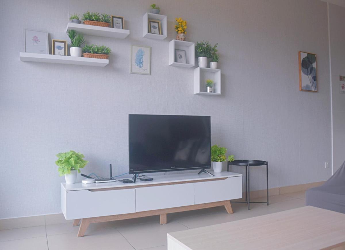 Sunshine Houz 3-bedroom (8-12 pax) @ Midhill Genting (Free WiFi) - Housity