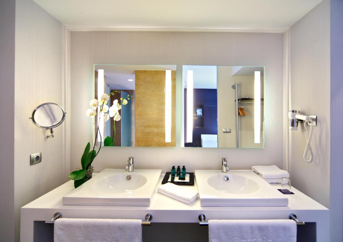 Un baño de Barceló Costa Vasca