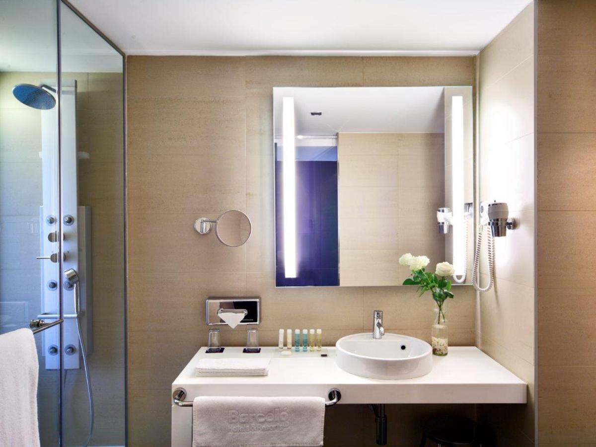 Un baño de Barceló Costa Vasca