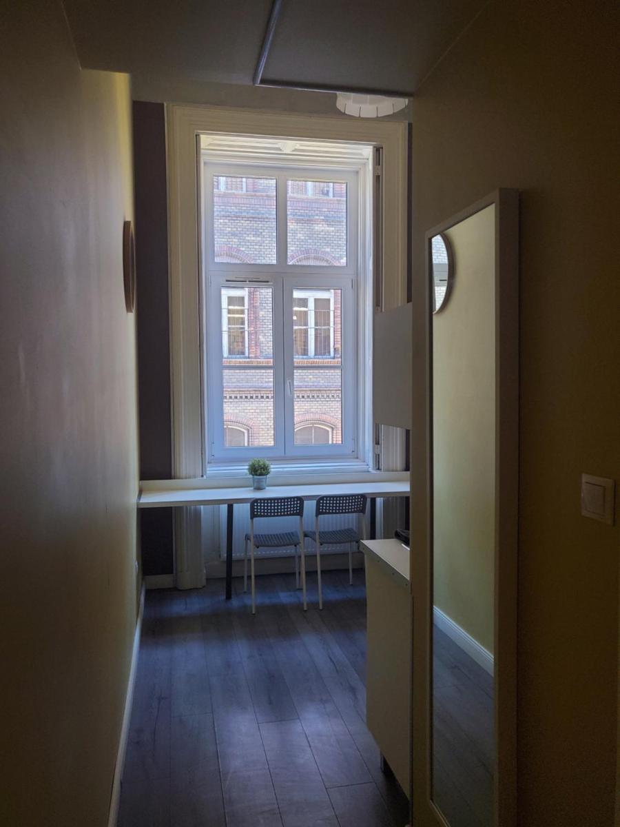 Economy Rooms and Apartments - Housity