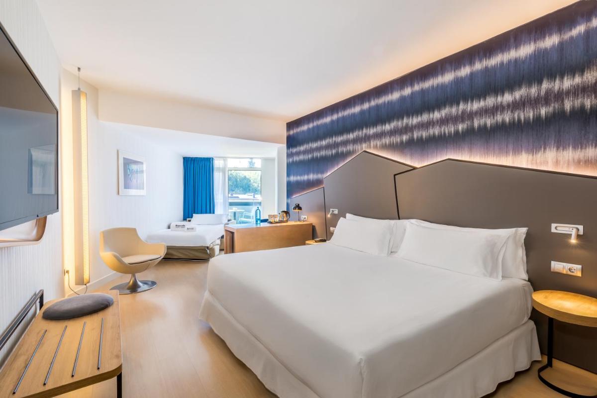 Cama o camas de una habitación en Barceló Costa Vasca