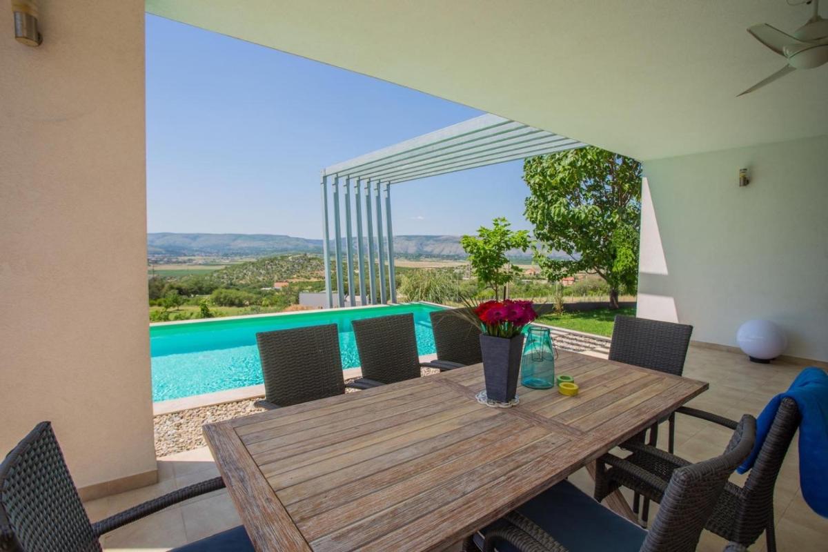 Villa Mona with heated pool , modern comfort in Herzegovina - Hizvo