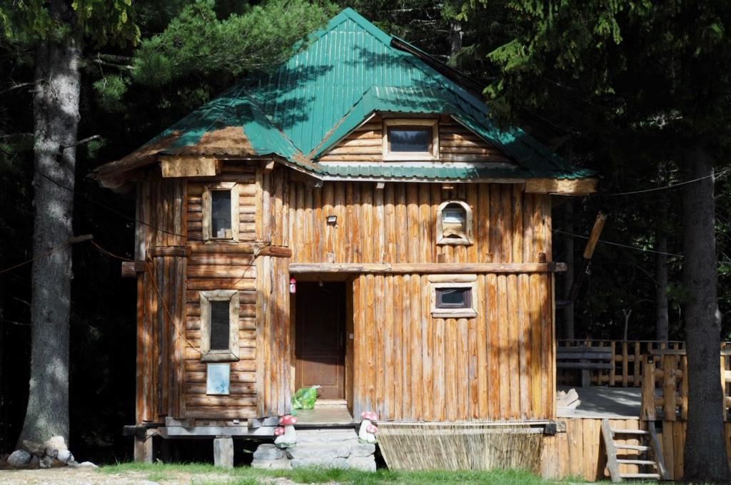Pinetrees Lodge - Housity