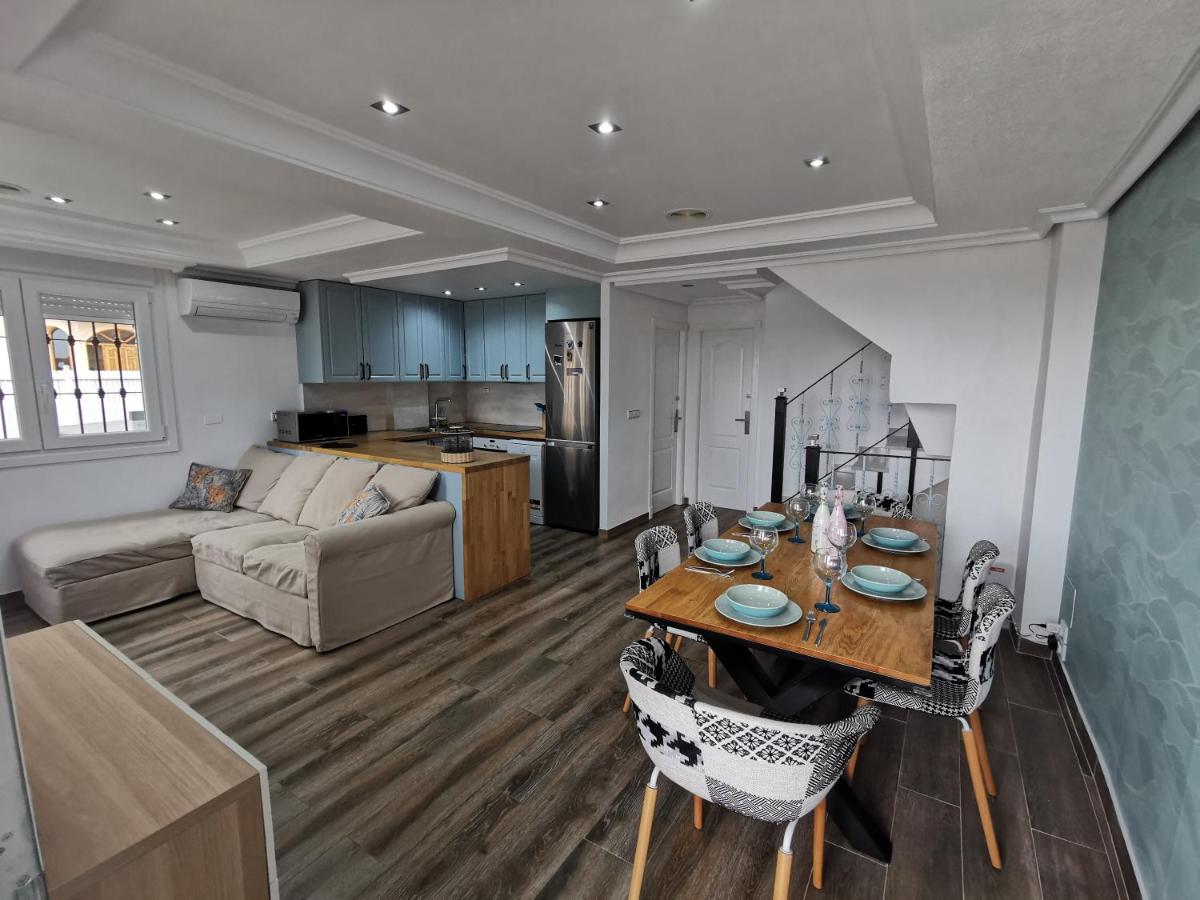 Spacious villa with private pool and beach views - Housity