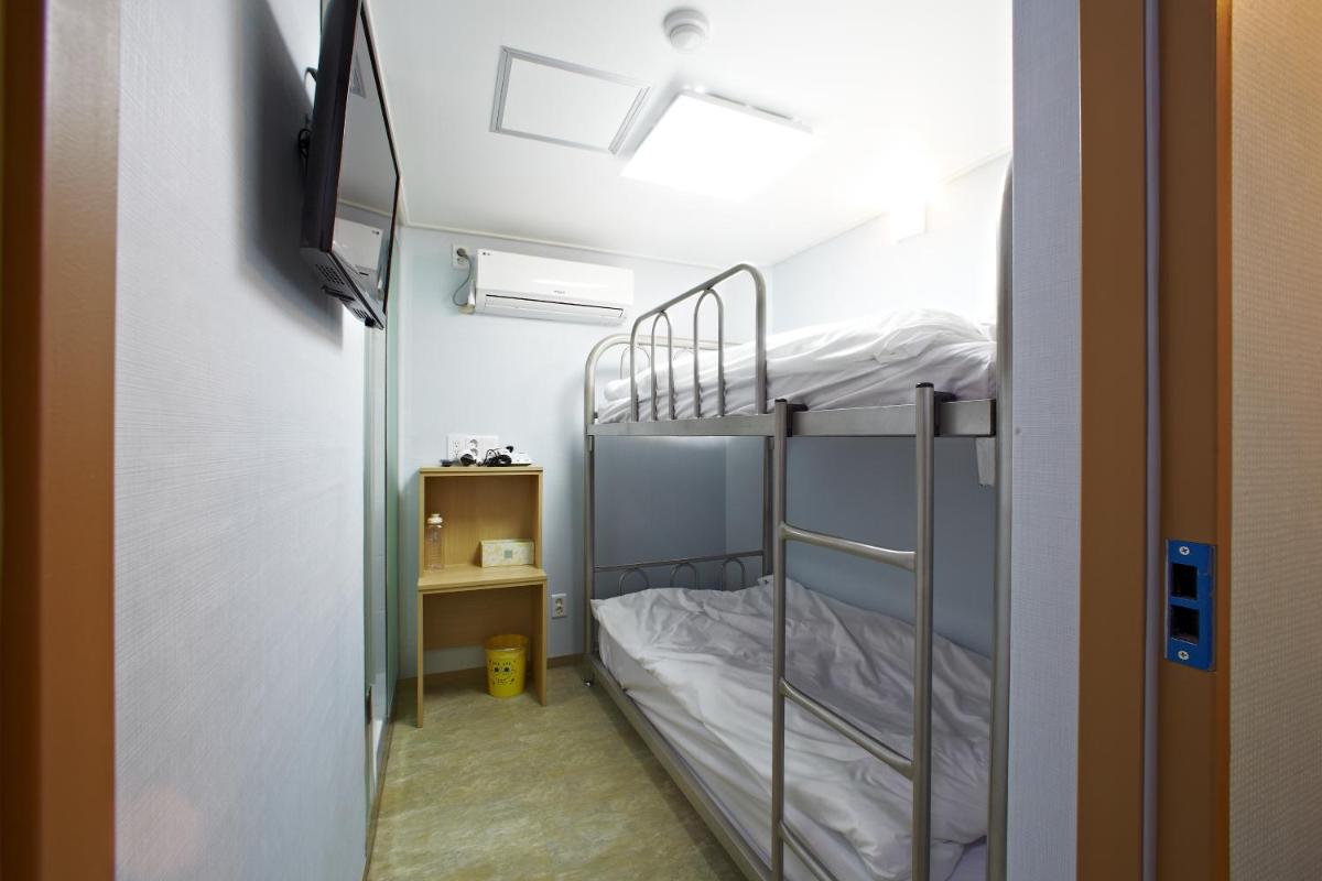 Rainbow Hotel Myeongdong - Housity