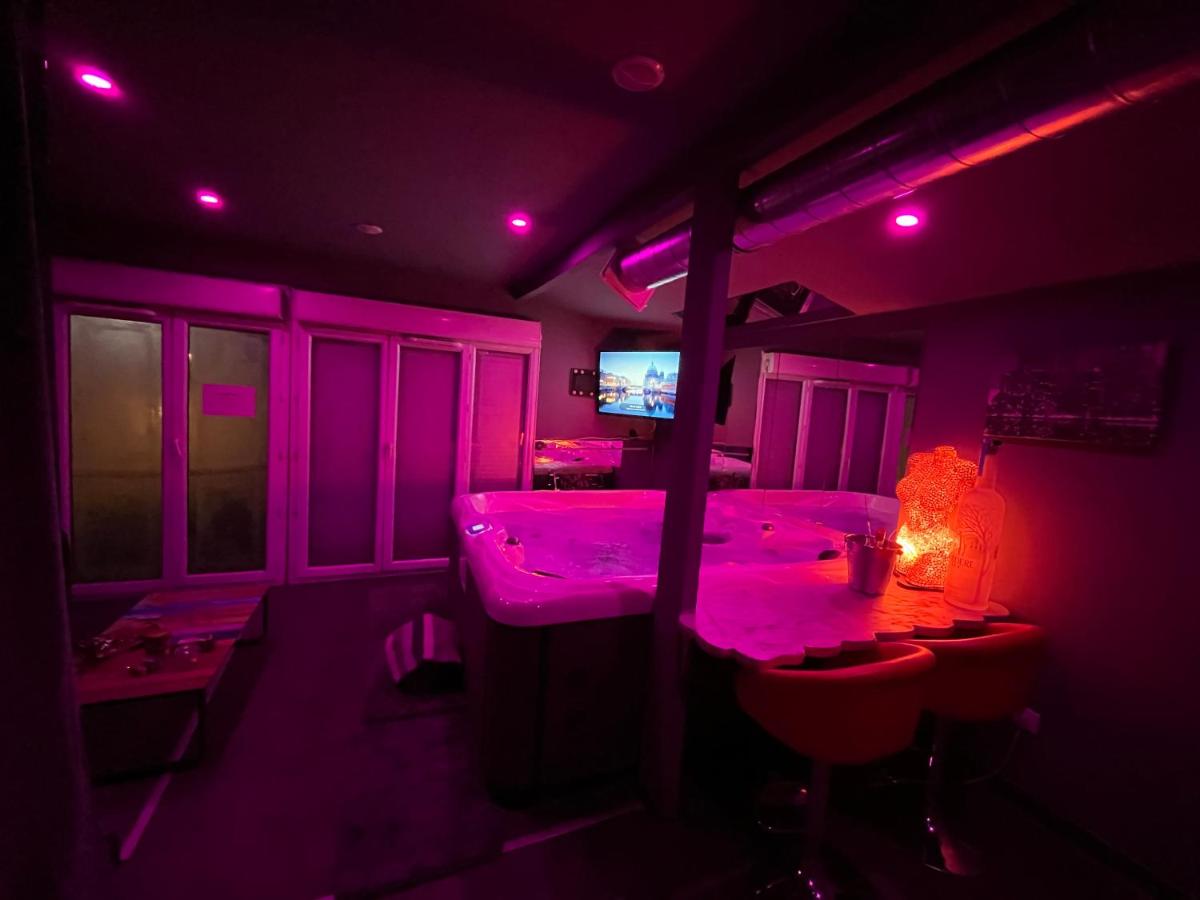 Suitetrails - Love room rooftop jacuzzi