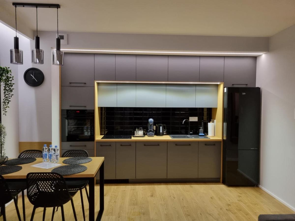 Apartament Plaza Tower Deluxe -Zagnańska (Garaż, Targi) - Housity