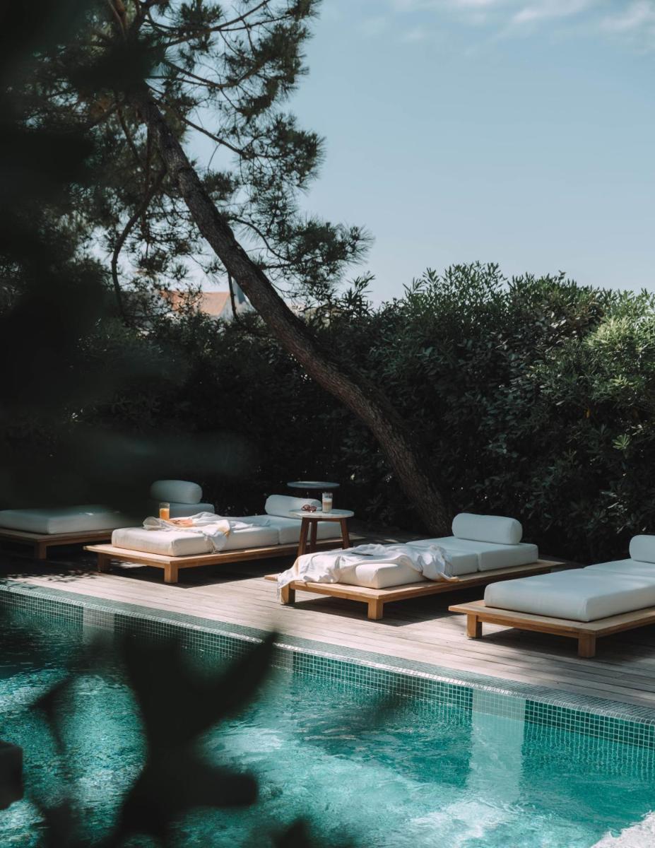 Piscine de l'établissement Hôtel Hemen ou située à proximité
