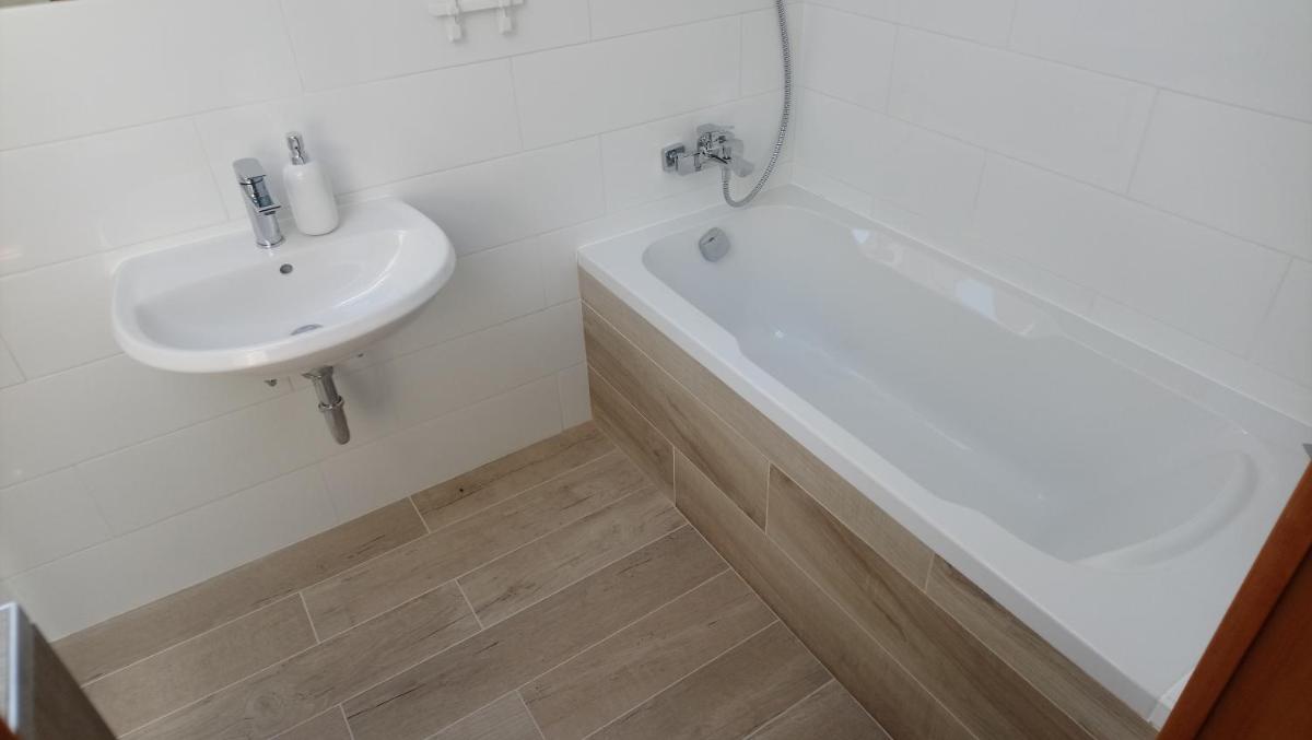 Diana Lak II. - Housity