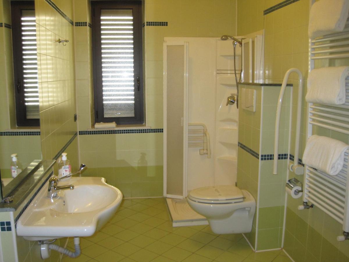 Hotel Italia - Housity