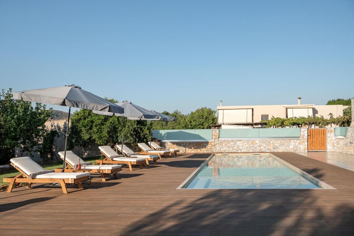 Villa Enny, 3 BD with Private Heated Pool - Housity