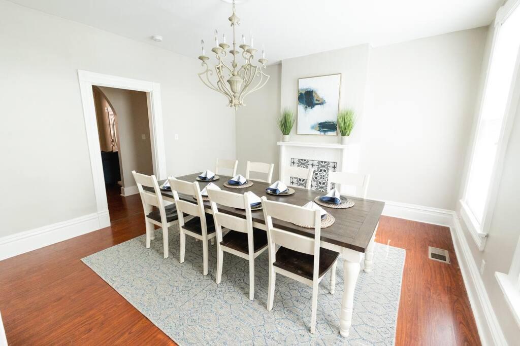 The Linden House - Contemporary & Spacious Home in Heart of Midtown Memphis! - Housity