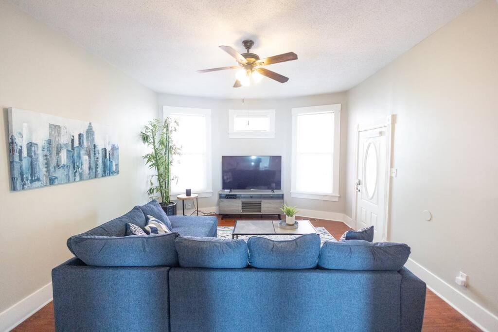 The Linden House - Contemporary & Spacious Home in Heart of Midtown Memphis! - Housity