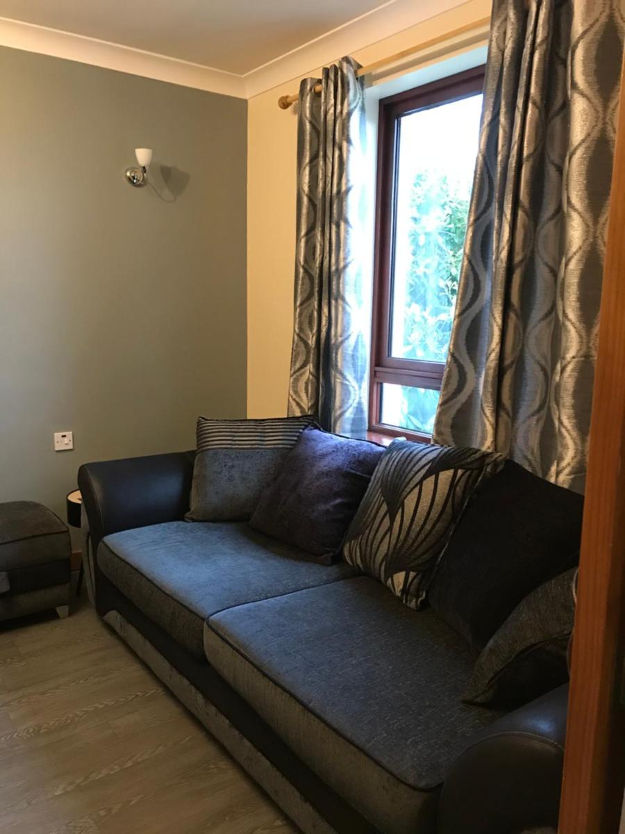 No 5 Newly refurbished 4 bedroom house - Housity