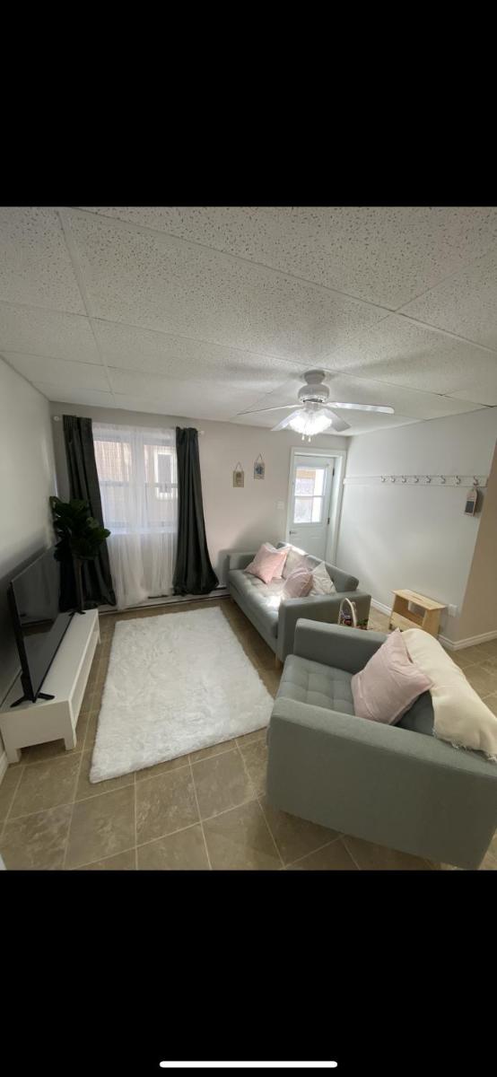 Broadway Blvd. Apartment for Pit Stops & Visitors - Housity