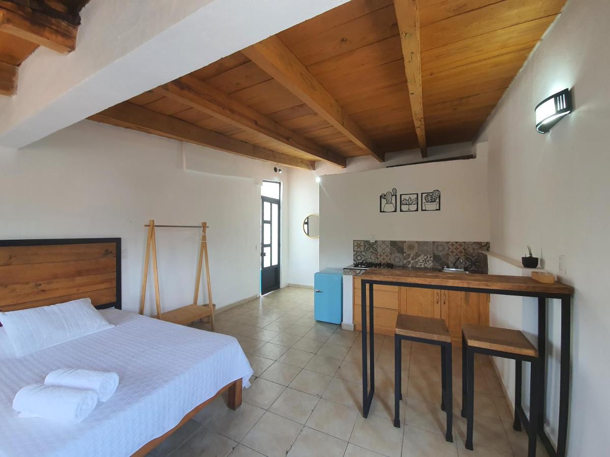 Suitetrails - Habitación con balcón privado en avenida principal