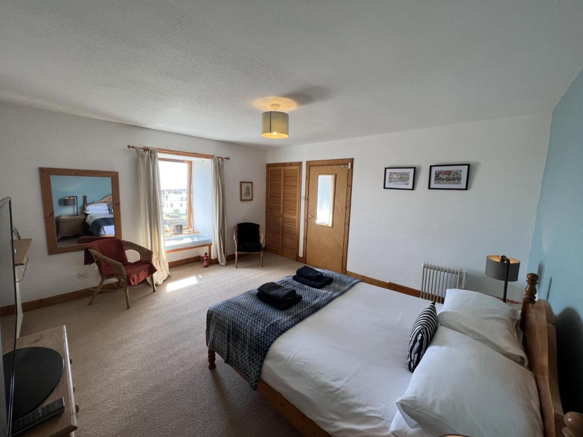 Suitetrails - Tall Ship - Three-bedroom coastal house with sea views
