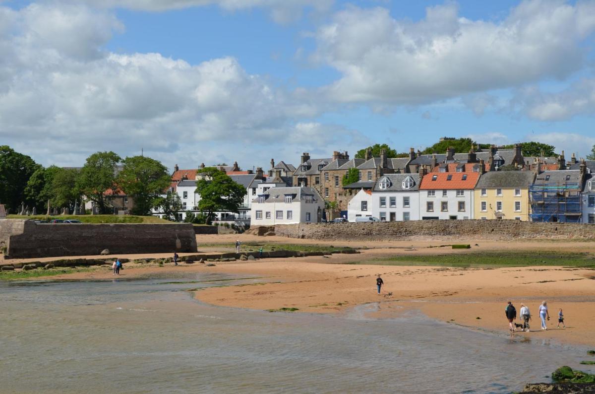 Suitetrails - Tall Ship - Three-bedroom coastal house with sea views